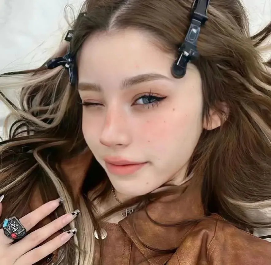 女人裙下